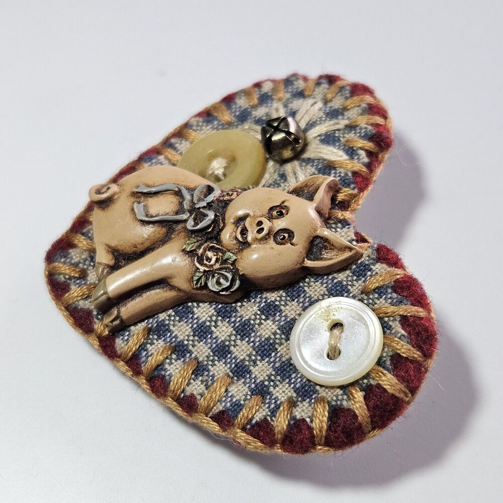 **Last Chance!!Final Sale** Vintage Handmade Quilted Heart Brooch A Pig A Button - Picture 8 of 9